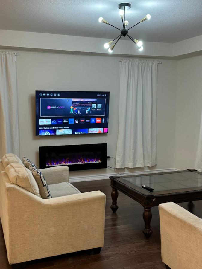 4 Bedrooms New House Sleep 12 Fury Friends Welcome Holiday home Niagara Falls