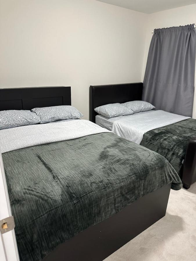 4 Bedrooms New House Sleep 12 Fury Friends Welcome Niagara Falls