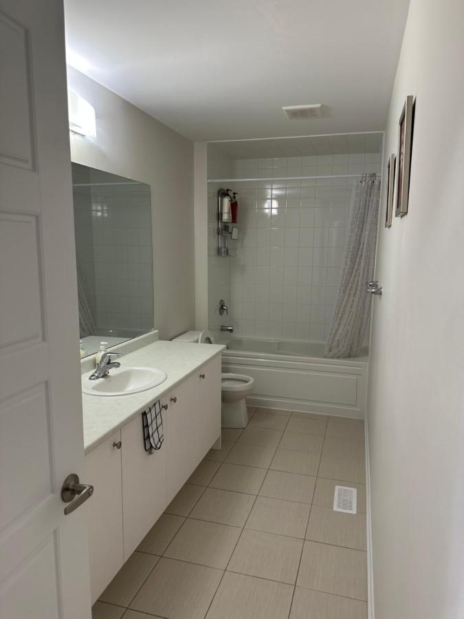 4 Bedrooms New House Sleep 12 Fury Friends Welcome * Niagara Falls